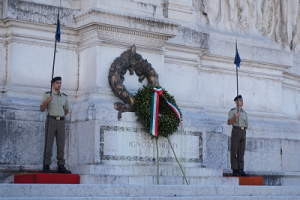 italy_rome_tomb_of_unknown_soldier_victor_emmanuel_ii_unified_country_honor_beautiful_marble_wwi_guards_400