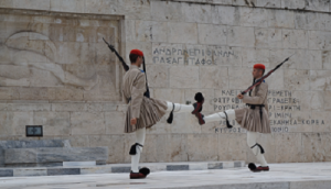 greece_athens_tomb_unknown_soldier_wwi_honor_tradition_high_step_ritual_parliament_400