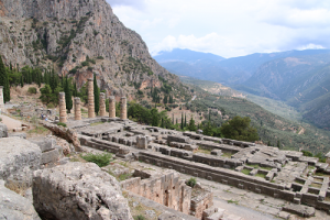 greece_delphi_ancient_site_huge_oracle_greek_ruins_navel_of_the_world_treasuries_offerings_gods_400