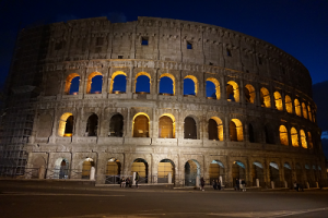 italy_rome_colosseum_amputheater_ancient_nero_statue_gladiators_fighters_animals_death_crowds_iconic_monument_popular_amazing_site_night_glow_400