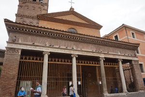 italy_rome_outside_san_giorgio_in_velabro_possible_first_catholic_church_ever_near_ancient_cattle_market_400